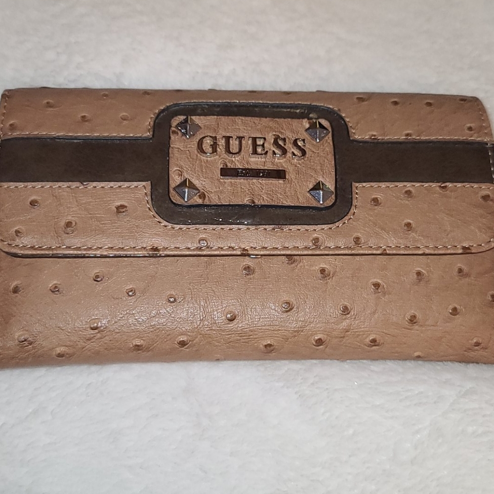 Guess Wallet - Picture 2 of 9